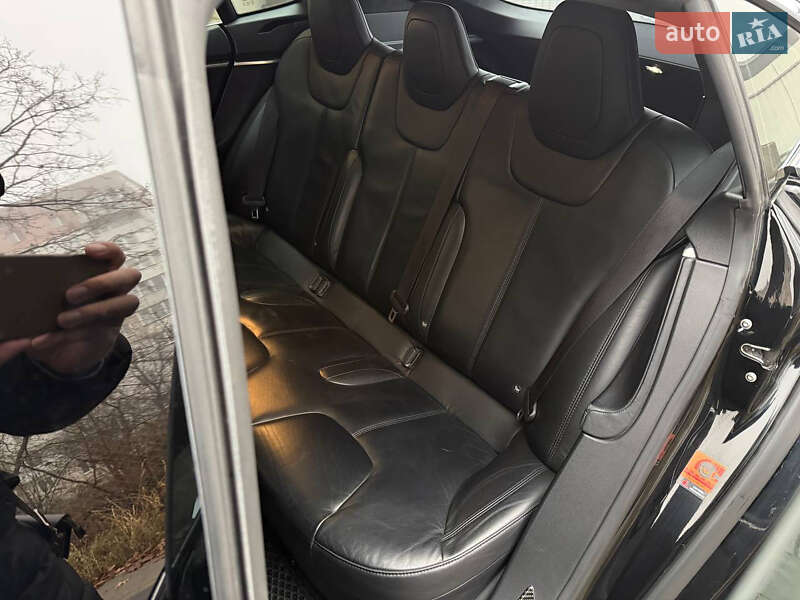 Лифтбек Tesla Model S 2015 в Тернополе фото 26 Лифтбек Tesla Model S 2015 в Тернополе