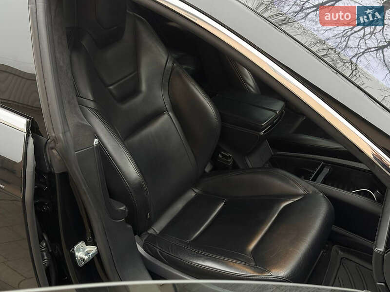 Лифтбек Tesla Model S 2015 в Тернополе фото 34 Лифтбек Tesla Model S 2015 в Тернополе