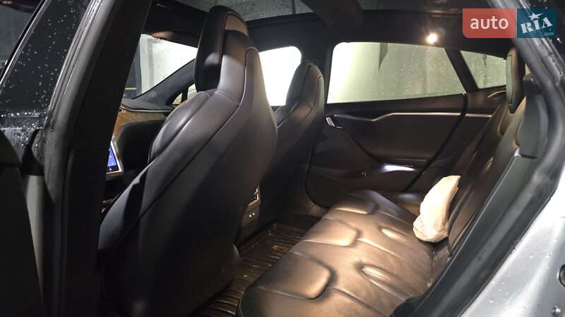 Лифтбек Tesla Model S 2017 в Луцке фото 21 Лифтбек Tesla Model S 2017 в Луцке