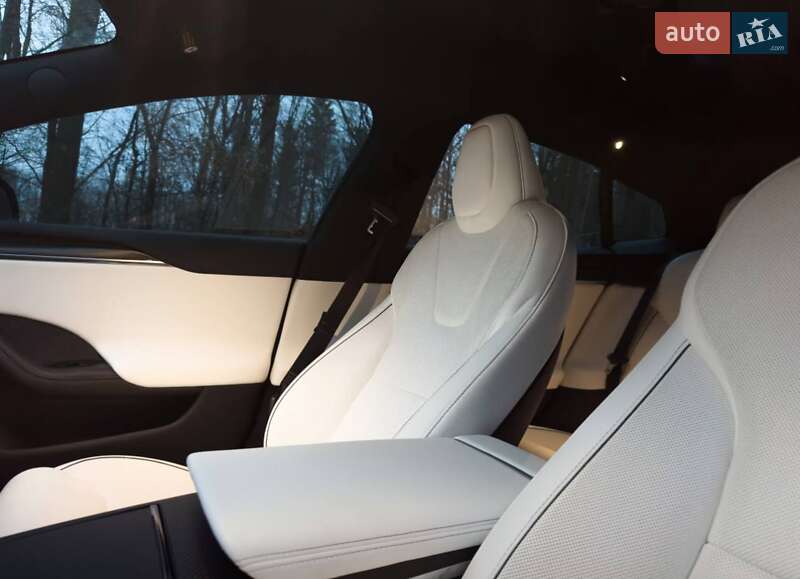 Ліфтбек Tesla Model S 2022 в Тернополі
