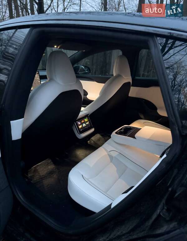 Ліфтбек Tesla Model S 2022 в Тернополі