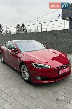 Ліфтбек Tesla Model S 2016 в Луцьку