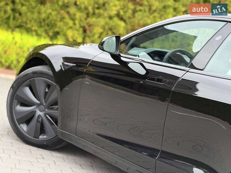 Ліфтбек Tesla Model S 2023 в Стрию