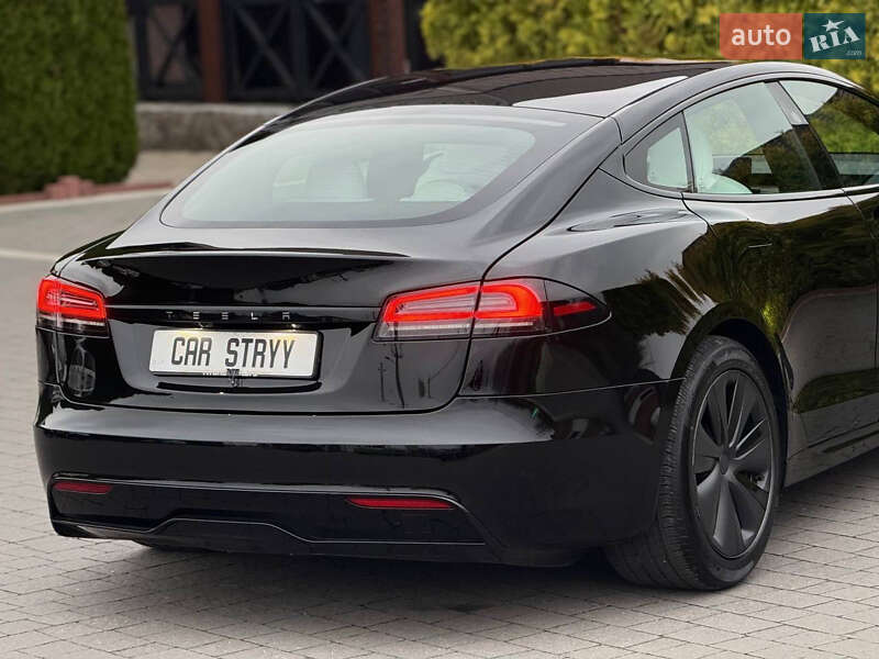 Ліфтбек Tesla Model S 2023 в Стрию