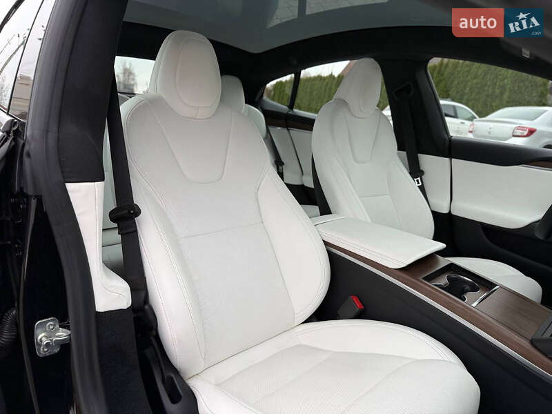 Ліфтбек Tesla Model S 2023 в Стрию