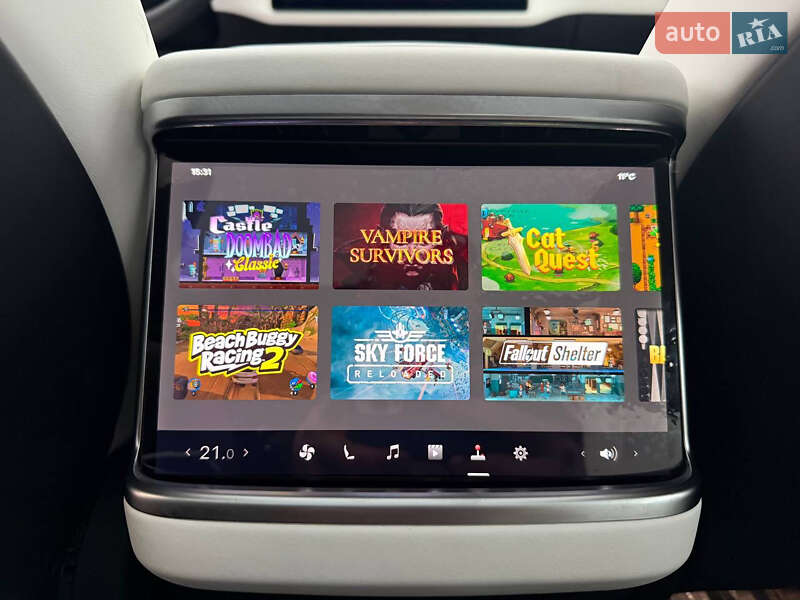 Ліфтбек Tesla Model S 2023 в Стрию