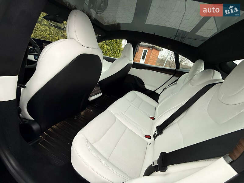 Ліфтбек Tesla Model S 2023 в Стрию