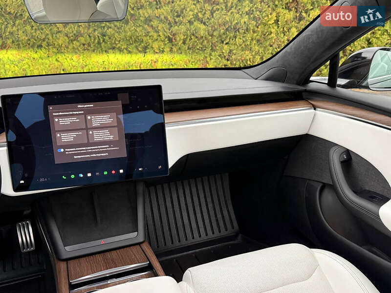 Ліфтбек Tesla Model S 2023 в Стрию