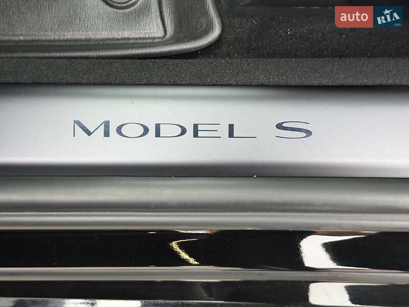 Ліфтбек Tesla Model S 2023 в Стрию