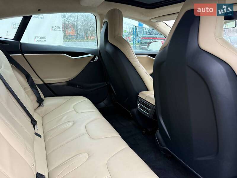 Лифтбек Tesla Model S 2016 в Луцке фото 27 Лифтбек Tesla Model S 2016 в Луцке