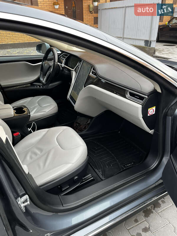 Лифтбек Tesla Model S 2014 в Виннице