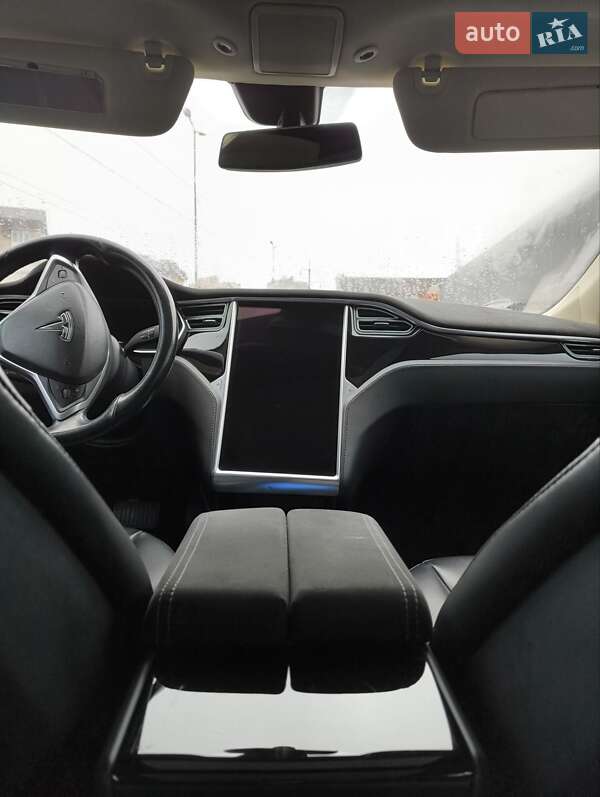 Лифтбек Tesla Model S 2014 в Киеве