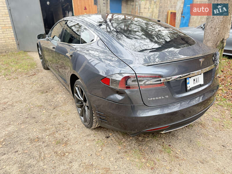 Лифтбек Tesla Model S 2014 в Киеве фото 26 Лифтбек Tesla Model S 2014 в Киеве
