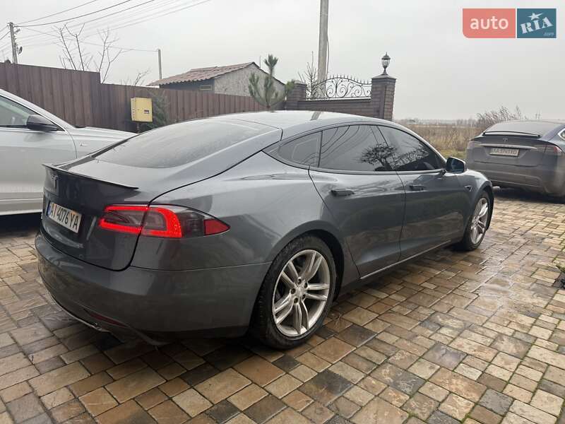 Лифтбек Tesla Model S 2013 в Киеве