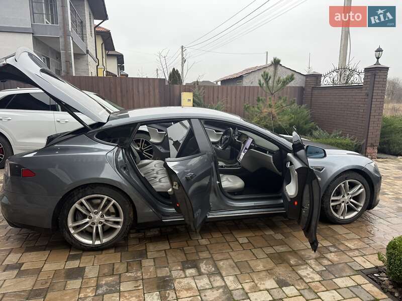 Лифтбек Tesla Model S 2013 в Киеве