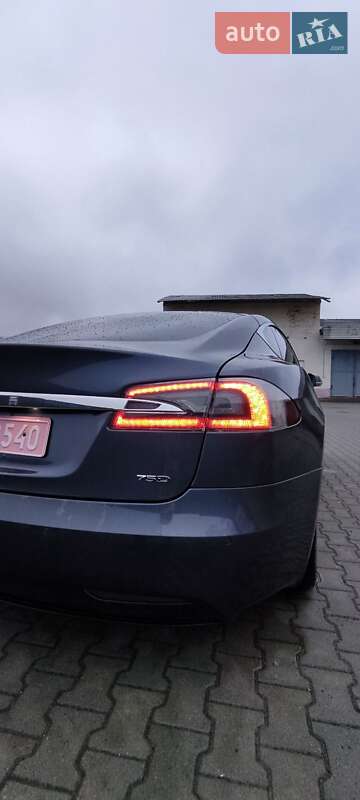 Лифтбек Tesla Model S 2016 в Сарнах