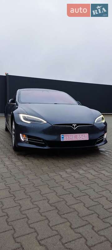 Лифтбек Tesla Model S 2016 в Сарнах