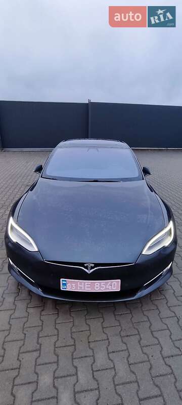 Лифтбек Tesla Model S 2016 в Сарнах
