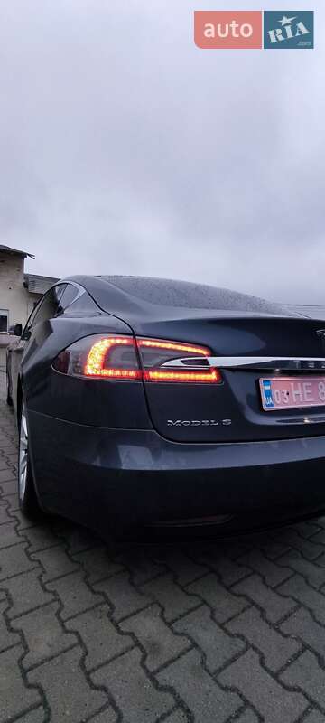 Лифтбек Tesla Model S 2016 в Сарнах