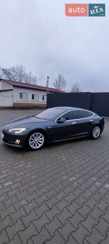 Лифтбек Tesla Model S 2016 в Сарнах