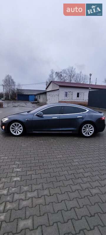 Лифтбек Tesla Model S 2016 в Сарнах