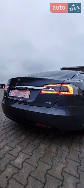 Лифтбек Tesla Model S 2016 в Сарнах