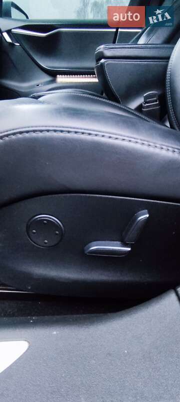 Лифтбек Tesla Model S 2016 в Сарнах