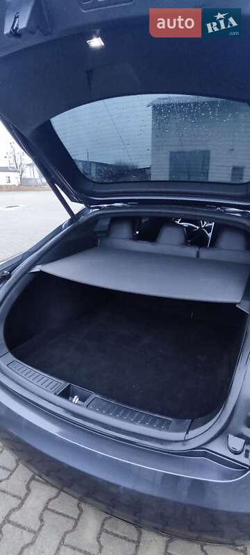 Лифтбек Tesla Model S 2016 в Сарнах