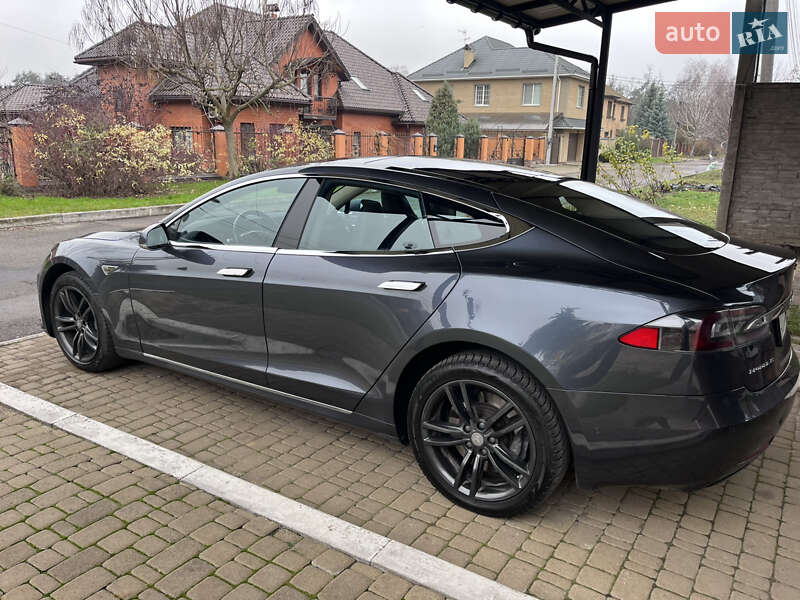 Tesla Model S 2016