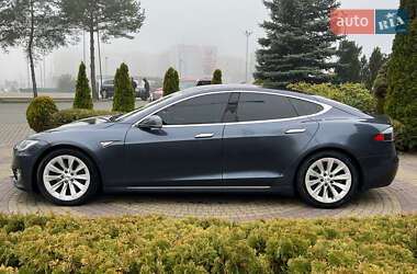 Лифтбек Tesla Model S 2016 в Львове
