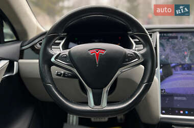 Лифтбек Tesla Model S 2016 в Львове