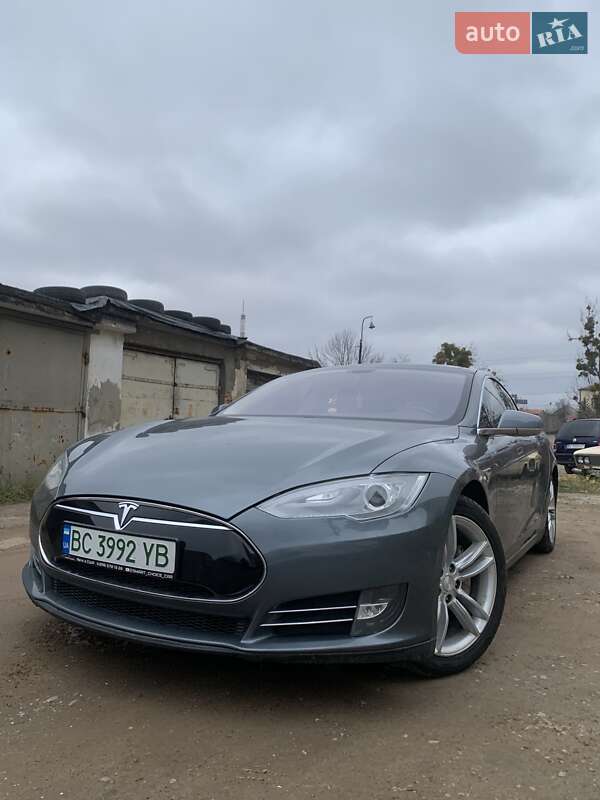 Tesla Model S 2013
