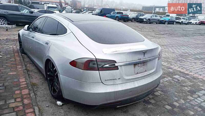 Лифтбек Tesla Model S 2013 в Городке