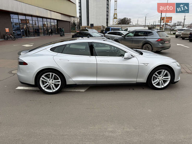 Ліфтбек Tesla Model S 2014 в Луцьку фото 14 Ліфтбек Tesla Model S 2014 в Луцьку