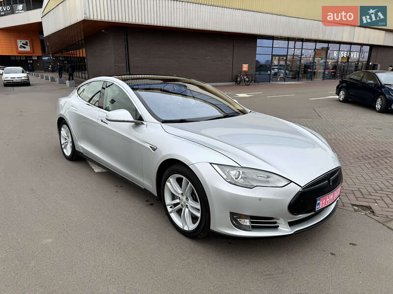 Ліфтбек Tesla Model S 2014 в Луцьку фото 15 Ліфтбек Tesla Model S 2014 в Луцьку