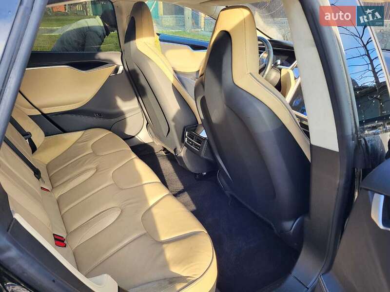 Лифтбек Tesla Model S 2013 в Виннице