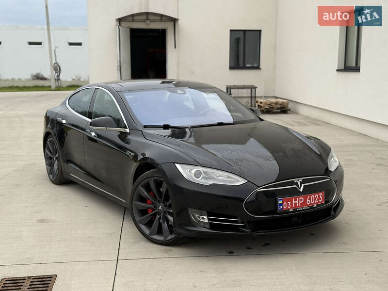 Лифтбек Tesla Model S 2015 в Луцке