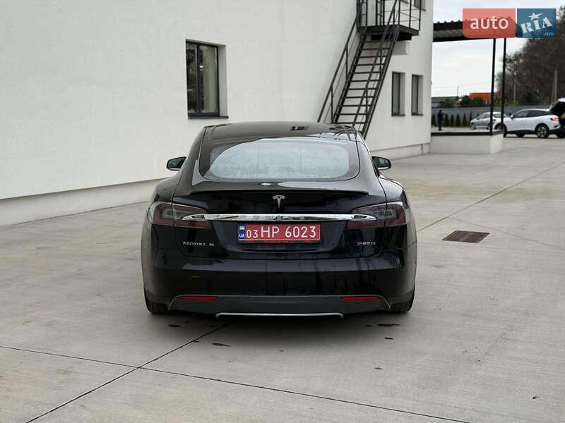 Лифтбек Tesla Model S 2015 в Луцке