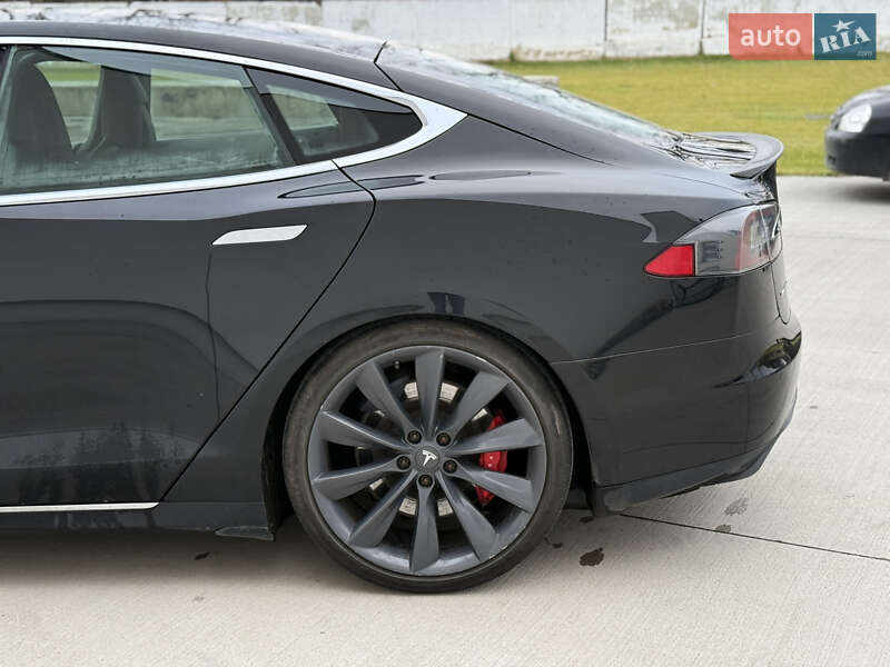 Лифтбек Tesla Model S 2015 в Луцке