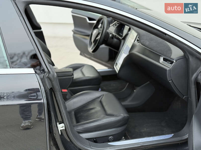 Лифтбек Tesla Model S 2015 в Луцке