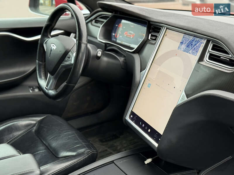 Лифтбек Tesla Model S 2015 в Луцке