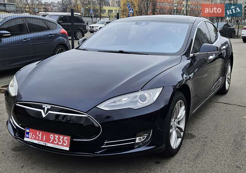 Лифтбек Tesla Model S 2015 в Киеве фото 2 Лифтбек Tesla Model S 2015 в Киеве