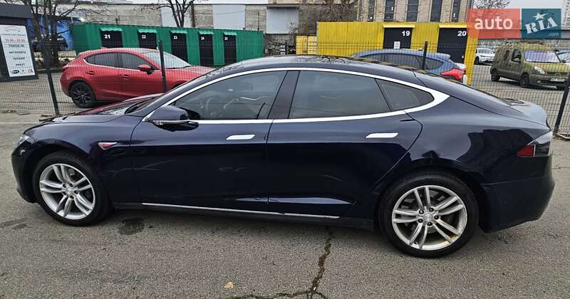 Лифтбек Tesla Model S 2015 в Киеве фото 9 Лифтбек Tesla Model S 2015 в Киеве