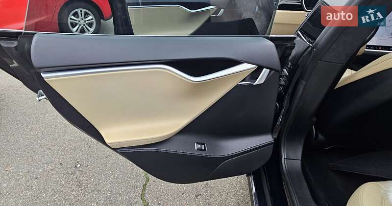 Лифтбек Tesla Model S 2015 в Киеве фото 13 Лифтбек Tesla Model S 2015 в Киеве