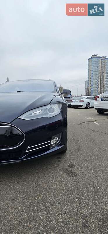 Лифтбек Tesla Model S 2015 в Киеве фото 25 Лифтбек Tesla Model S 2015 в Киеве