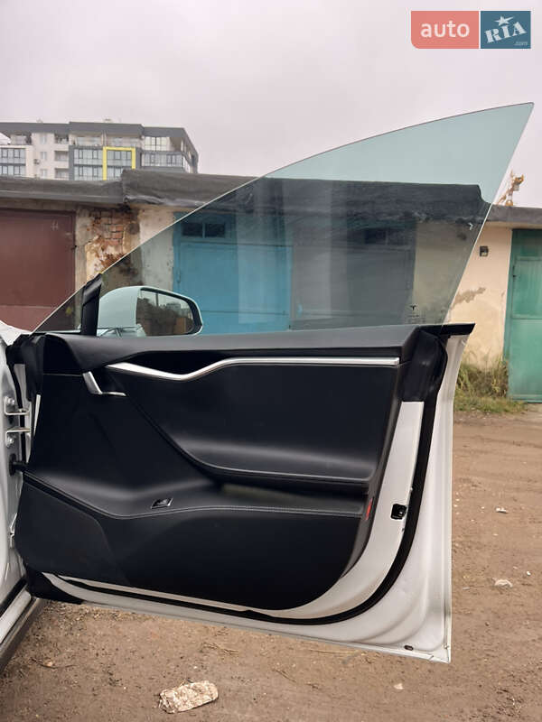 Лифтбек Tesla Model S 2014 в Львове фото 15 Лифтбек Tesla Model S 2014 в Львове