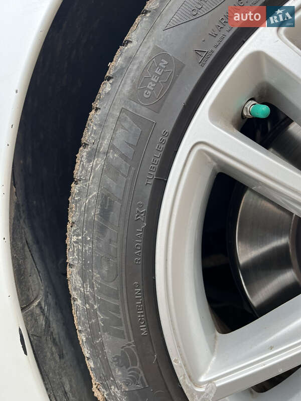 Лифтбек Tesla Model S 2014 в Львове фото 26 Лифтбек Tesla Model S 2014 в Львове