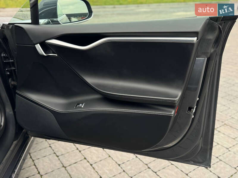 Лифтбек Tesla Model S 2017 в Львове фото 30 Лифтбек Tesla Model S 2017 в Львове