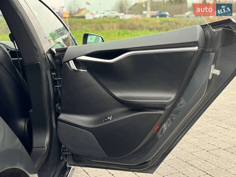 Лифтбек Tesla Model S 2017 в Львове фото 31 Лифтбек Tesla Model S 2017 в Львове