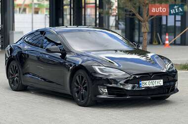 Ліфтбек Tesla Model S 2018 в Рівному